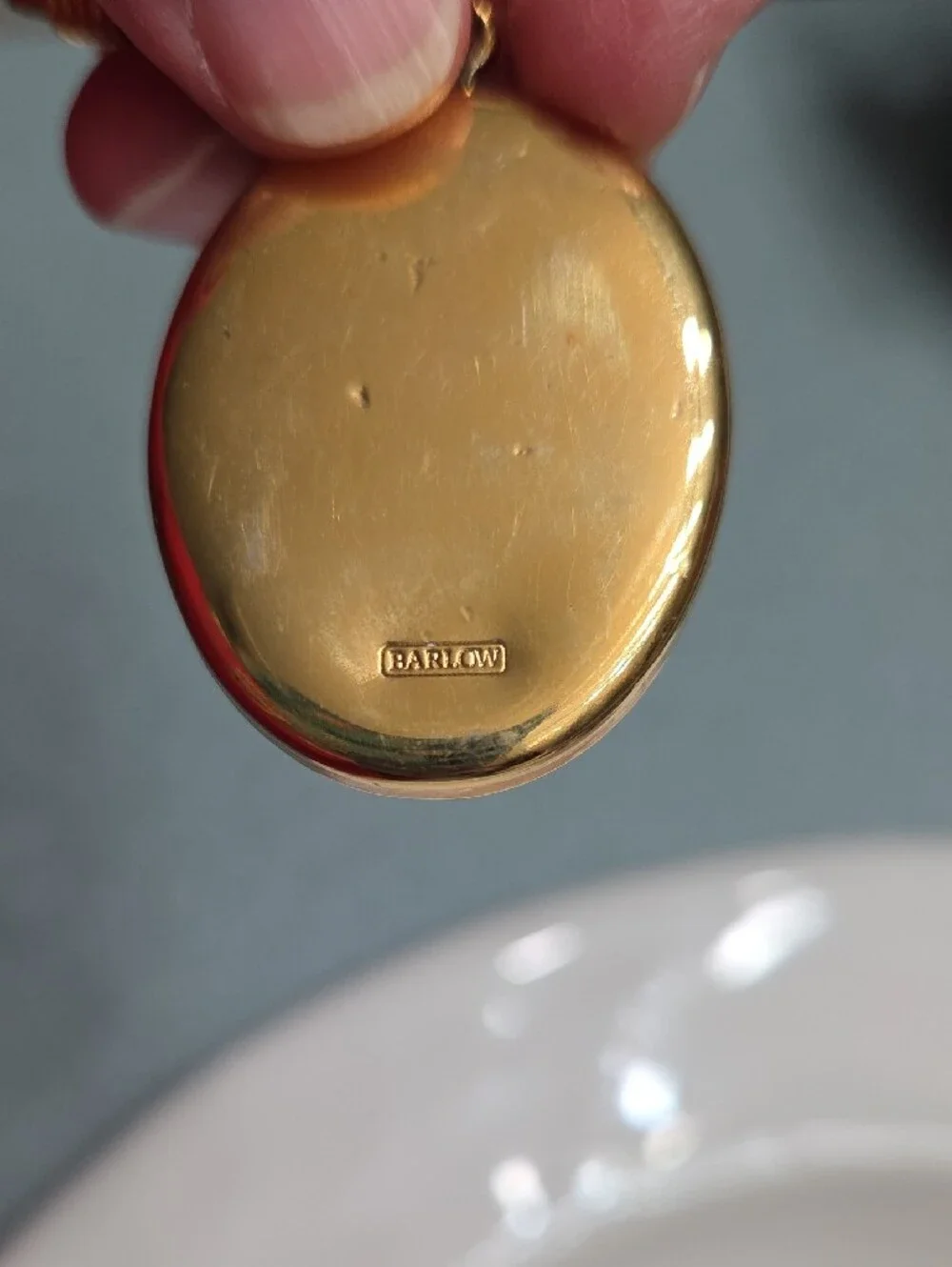 Gold Duck-Engraved Oval Keychain – Mens Accessory